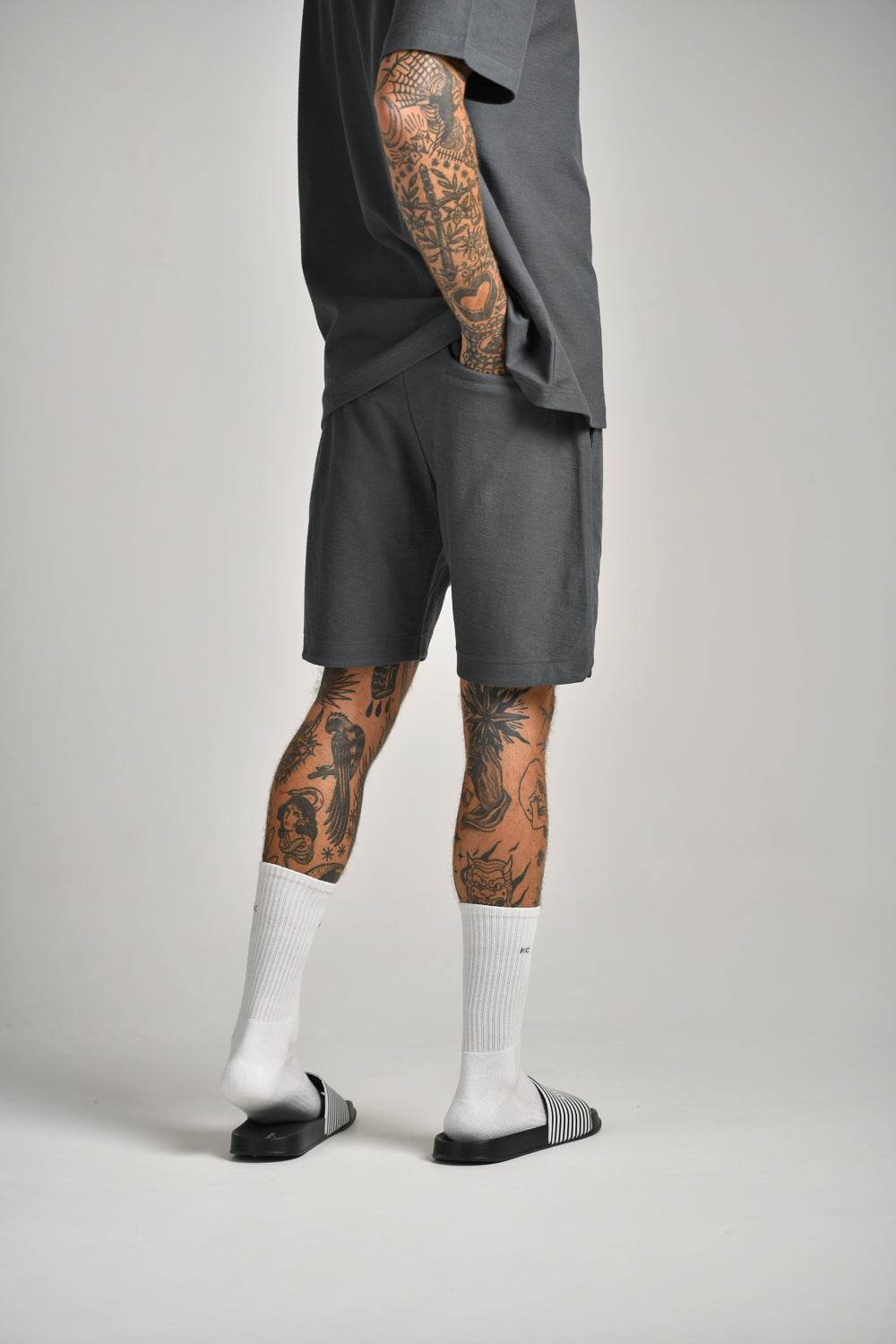 מכנסיים קצרים עם גומי 