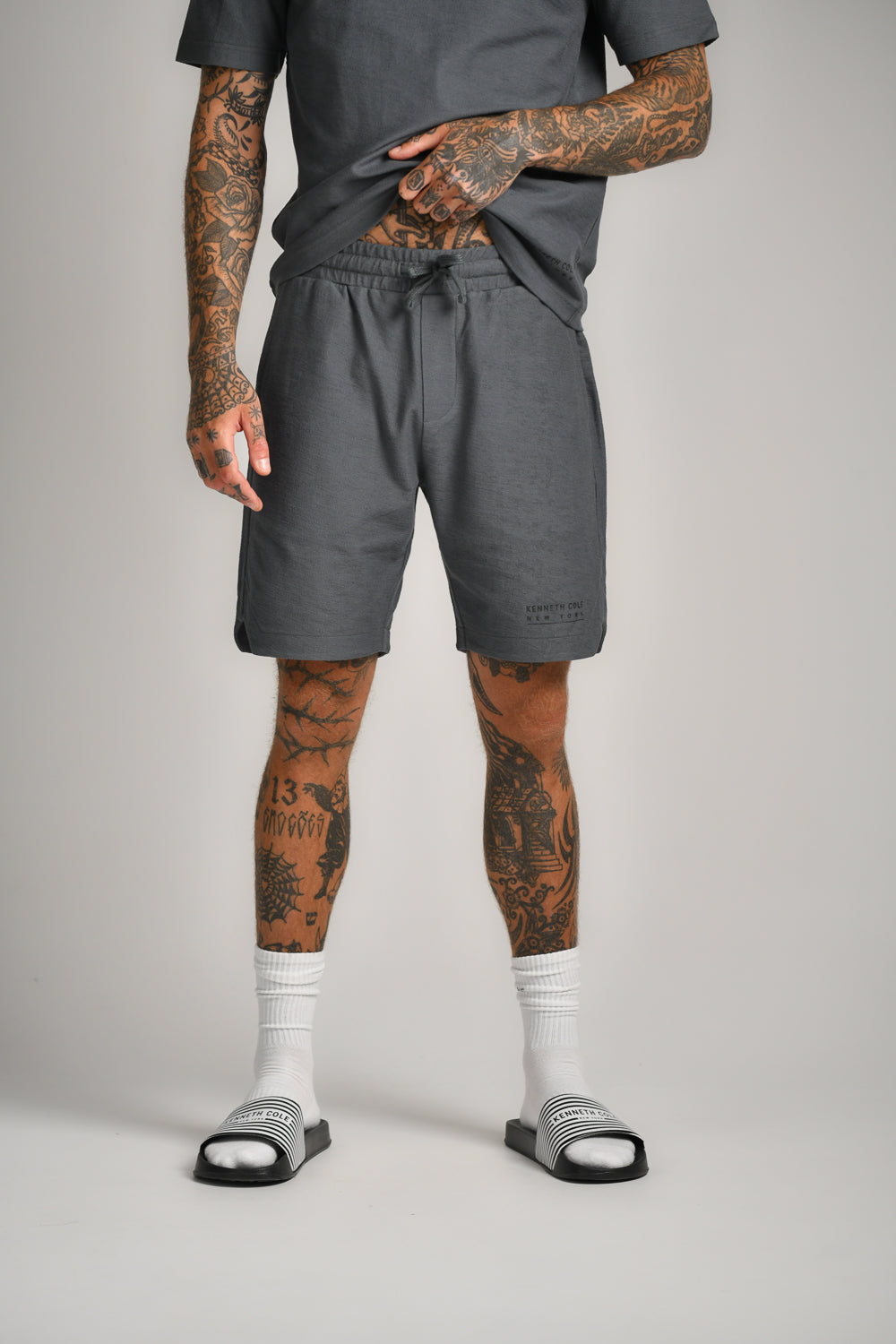 מכנסיים קצרים עם גומי 