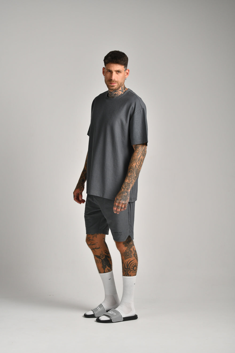 חולצת אובר סייז קצרה