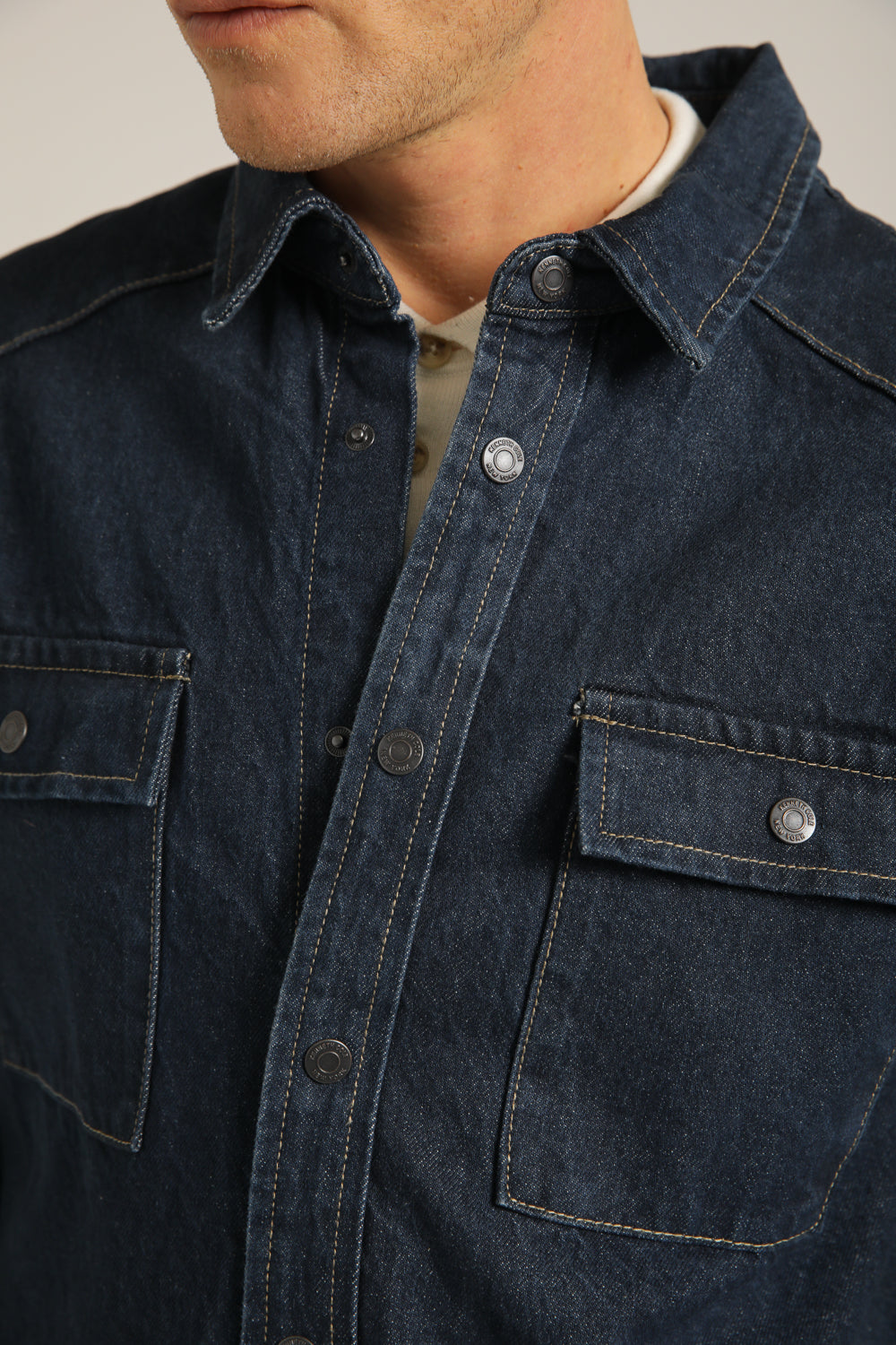 אוברשירט ג'ינס בצבע כחול כהה | קנת קול