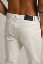 מכנסי ג'ינס בגזרת סלים | קנת קול