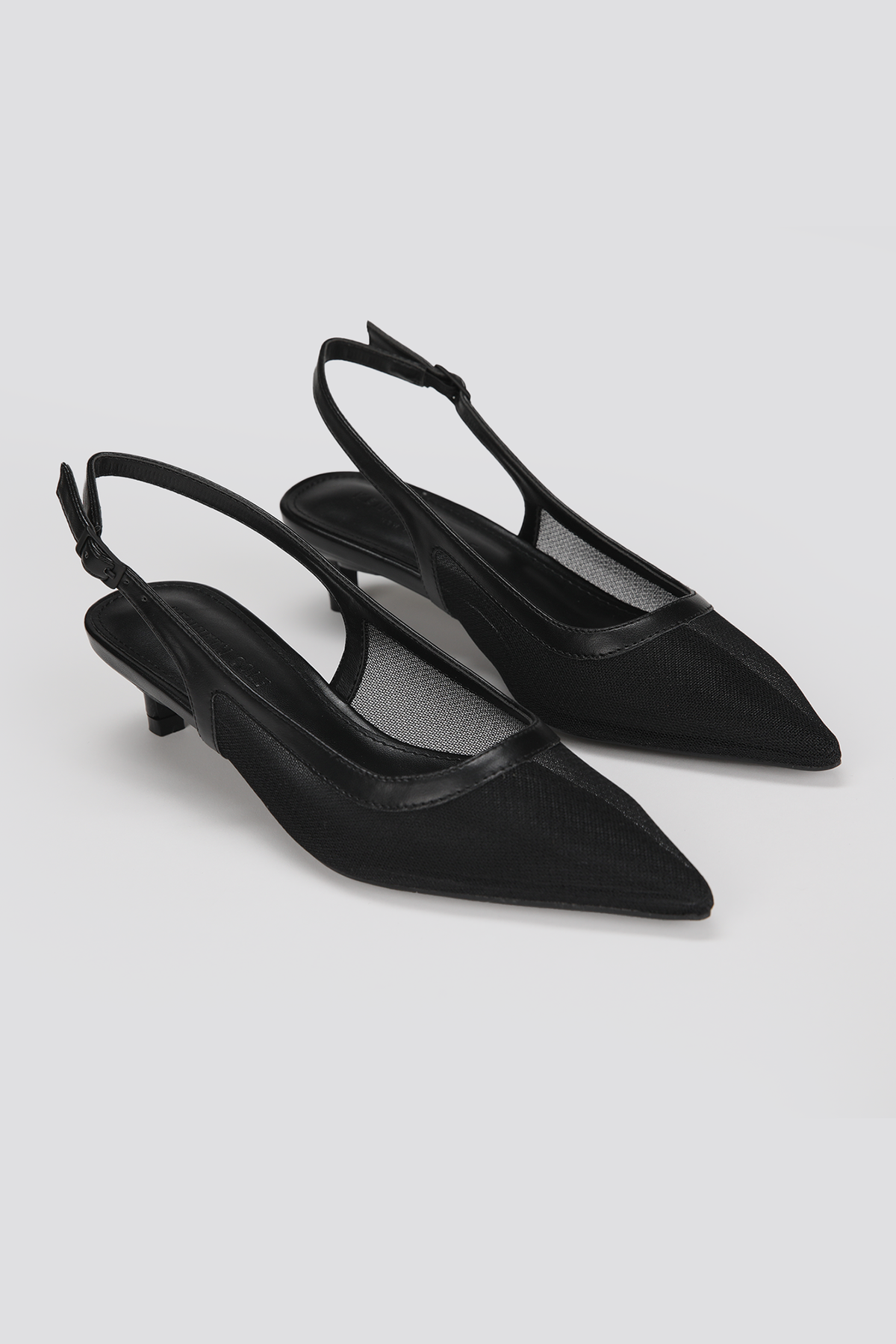 סנדלי עקב נשים