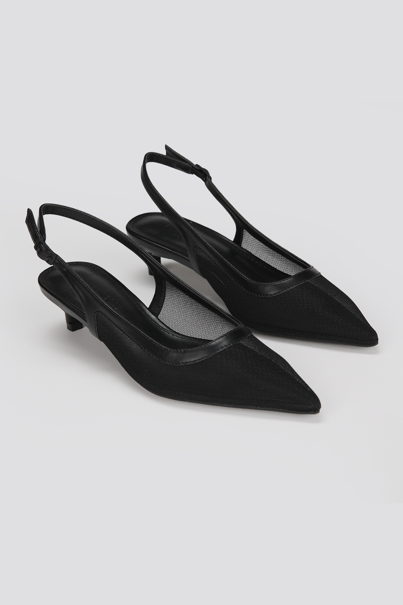 סנדלי עקב נשים