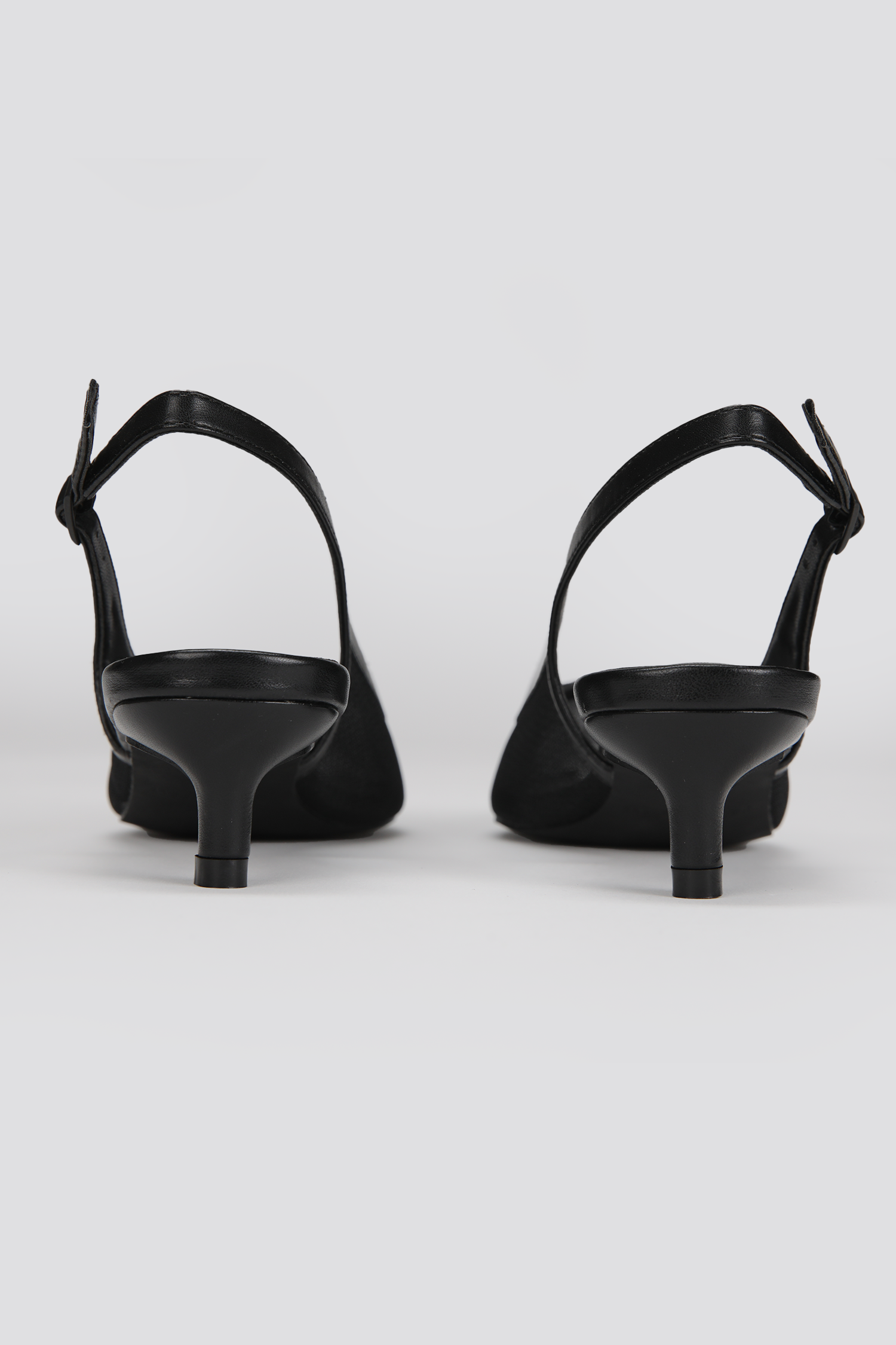 סנדלי עקב נשים