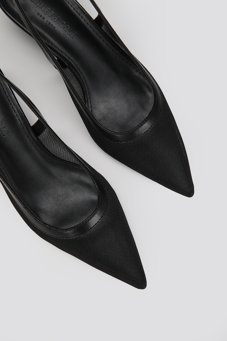 סנדלי עקב נשים