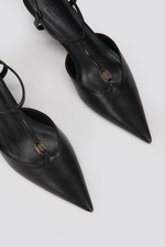 סנדלי עקב נשים