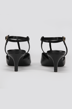 סנדלי עקב נשים