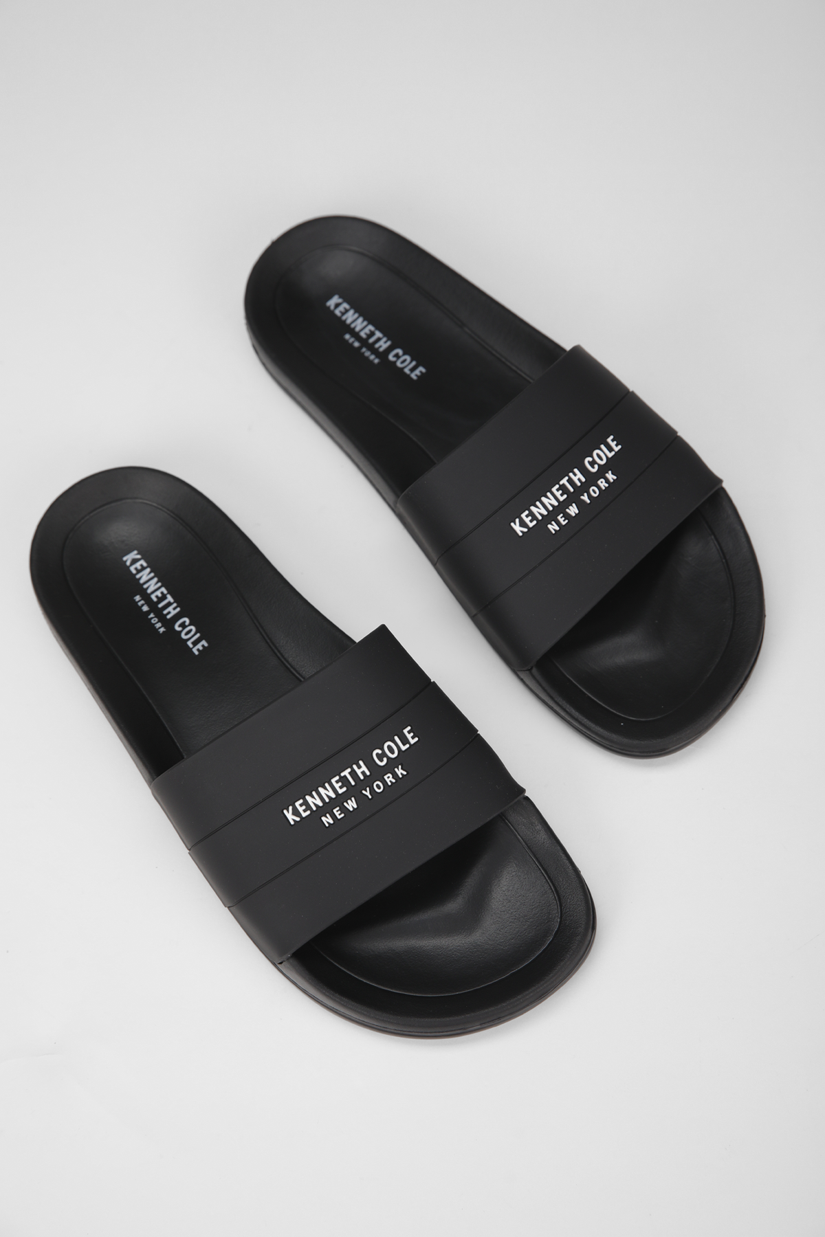 כפכפים לגברים בצבע שחור 
