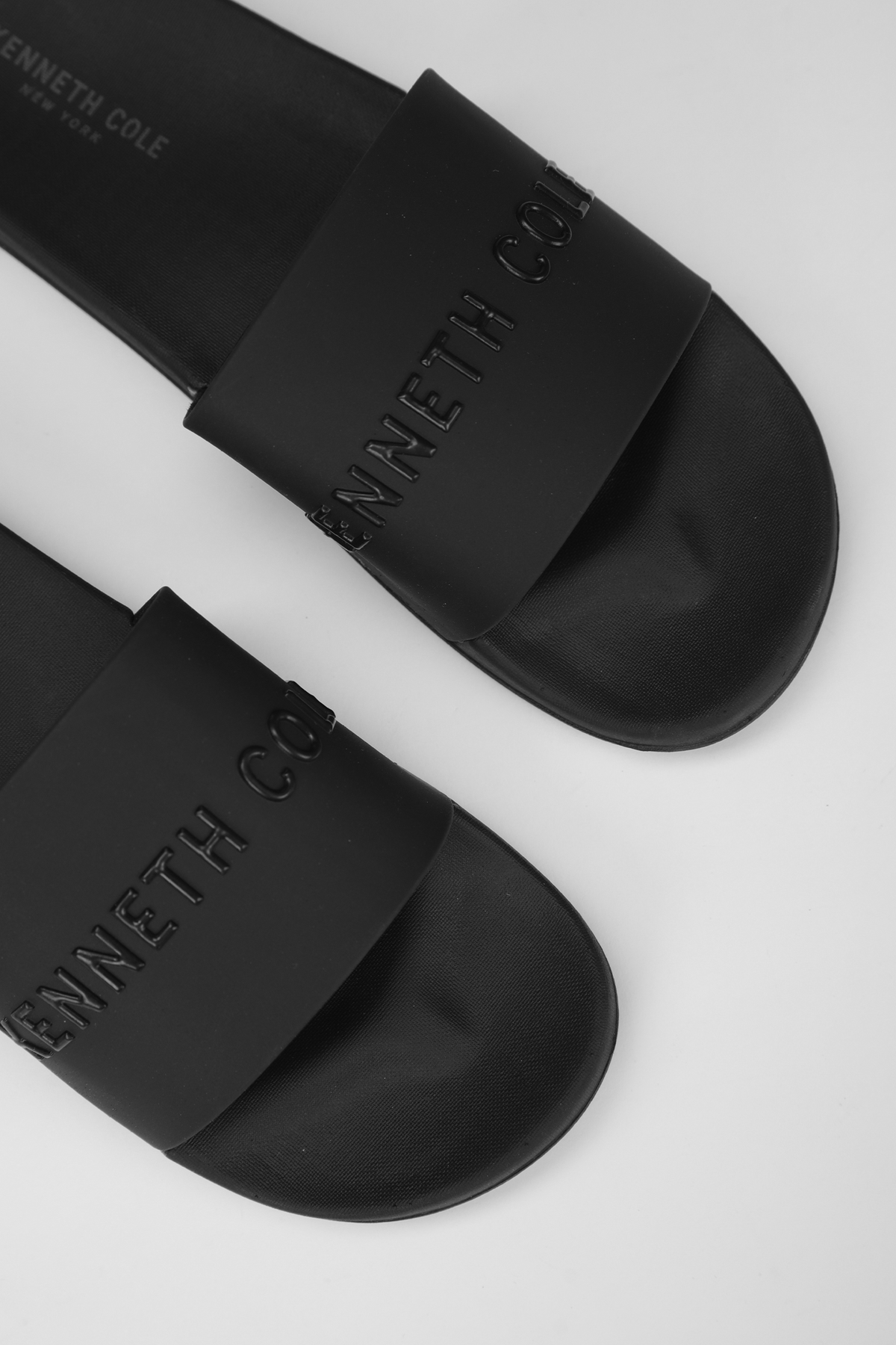 כפכפים לגברים בצבע שחור 