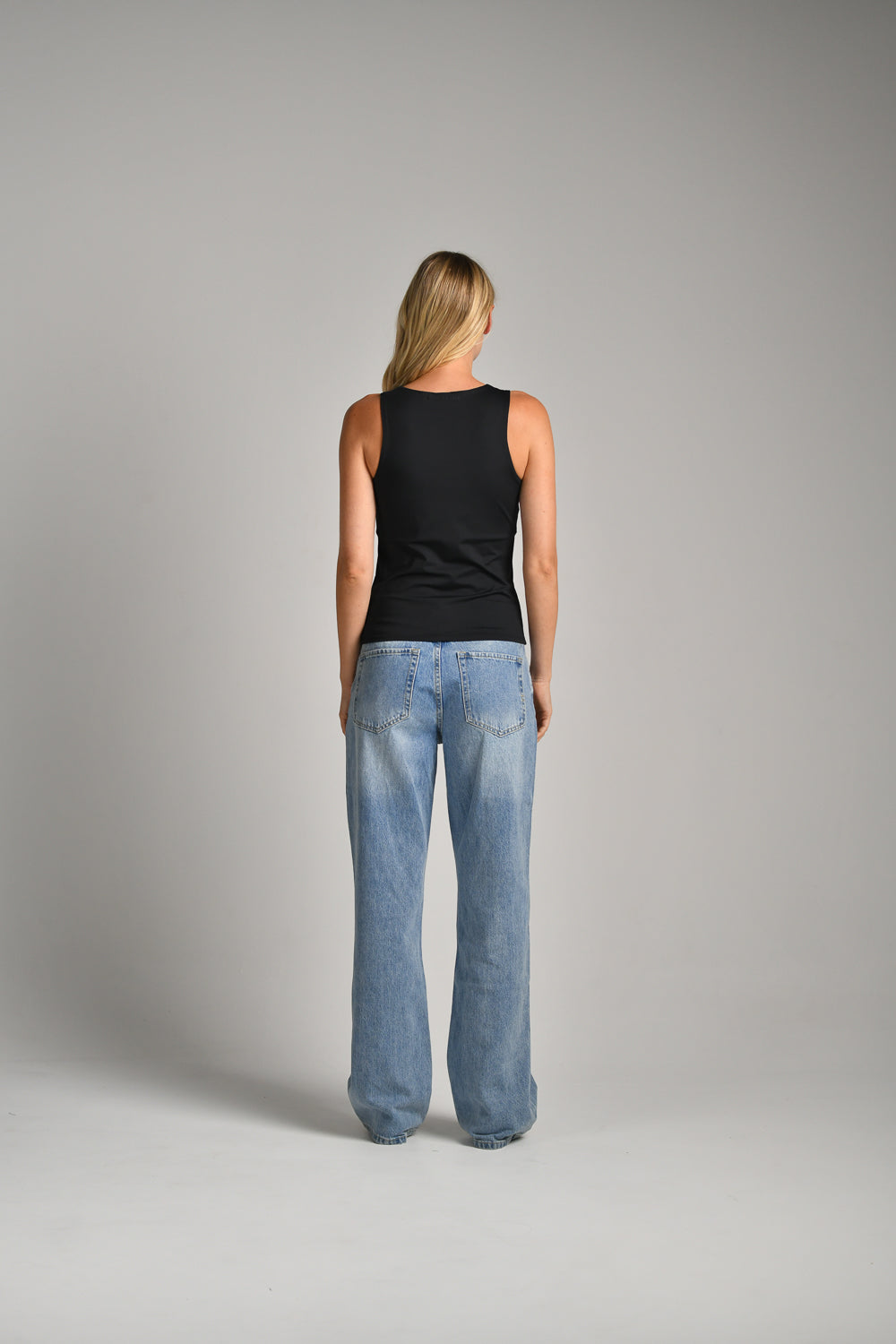 גופייה מבד אלסטי לנשים