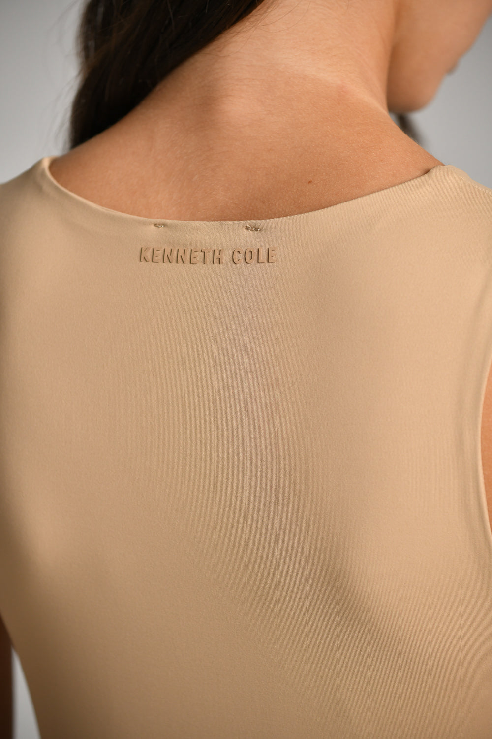 גופייה מבד אלסטי לנשים