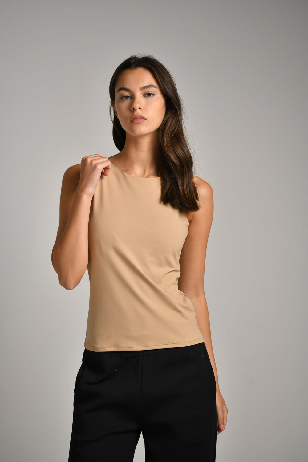 גופייה מבד אלסטי לנשים