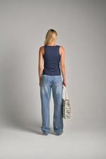 גופייה מבד אלסטי לנשים