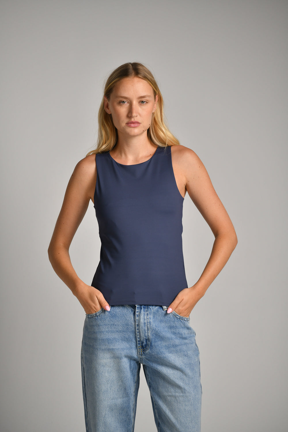 גופייה מבד אלסטי לנשים