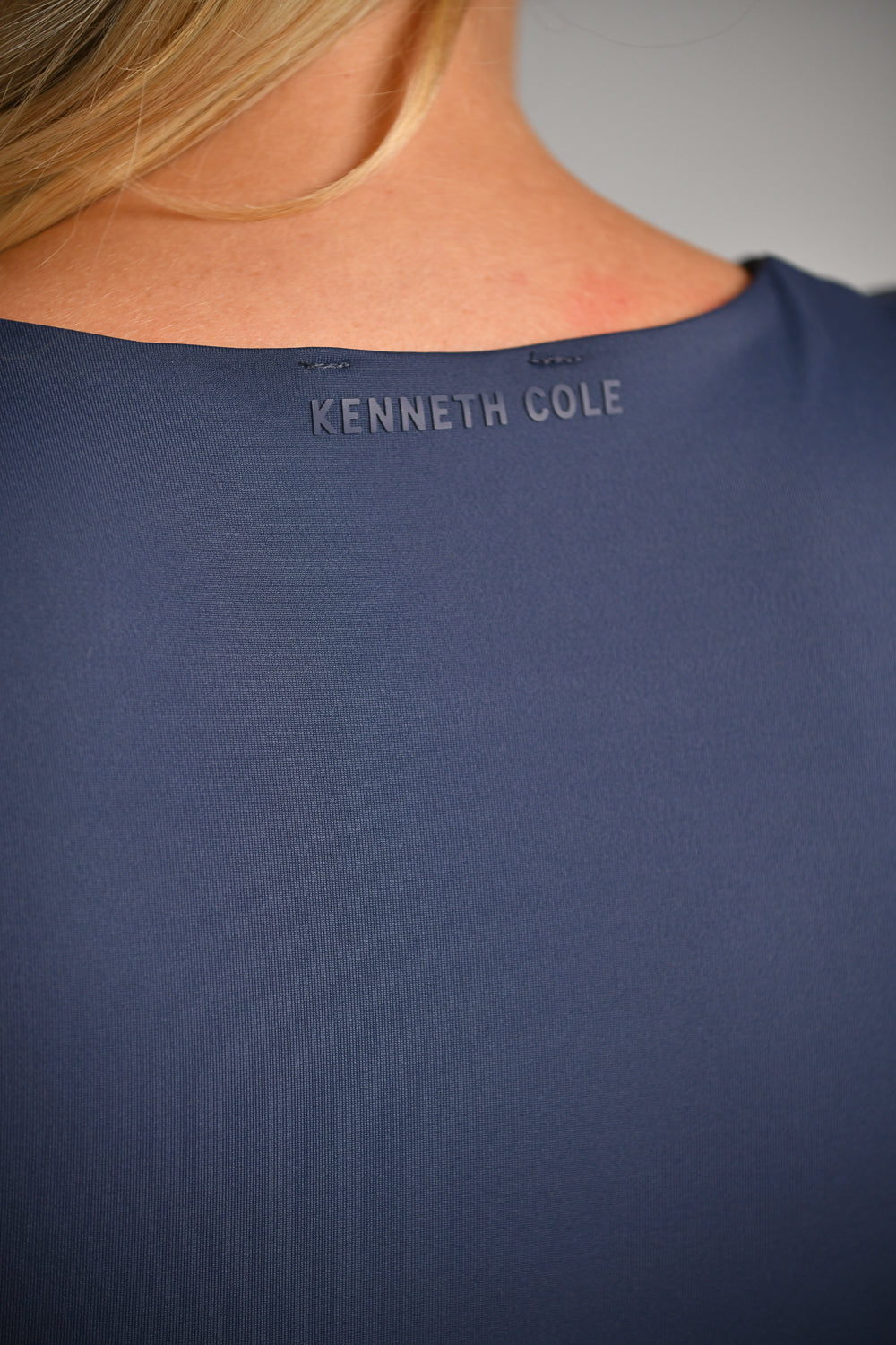 גופייה מבד אלסטי לנשים