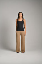 גופייה מבד אלסטי מפתח מרובע