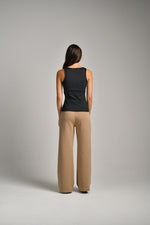 גופייה מבד אלסטי מפתח מרובע