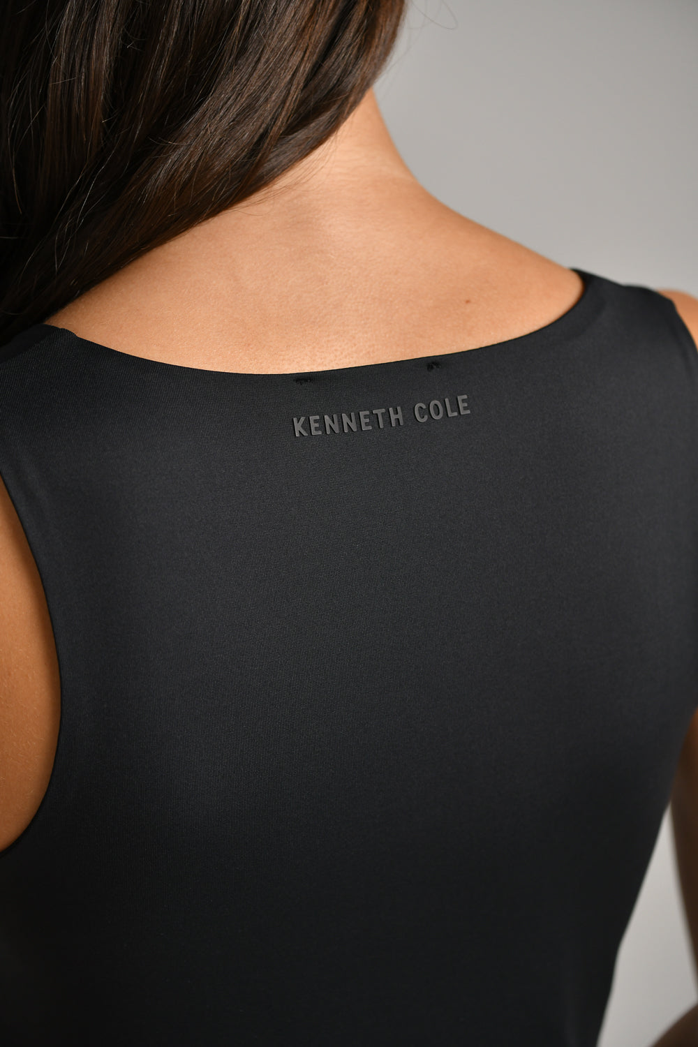 גופייה מבד אלסטי מפתח מרובע