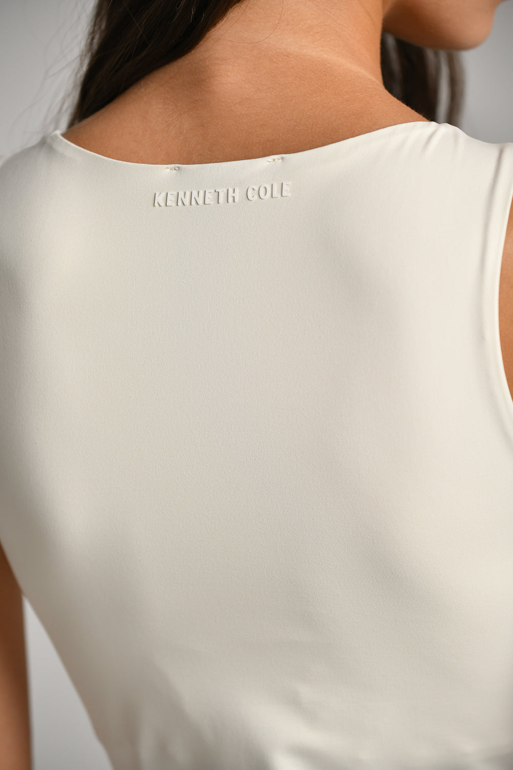 גופייה מבד אלסטי מפתח מרובע