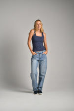 גופייה מבד אלסטי מפתח מרובע