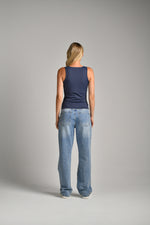 גופייה מבד אלסטי מפתח מרובע