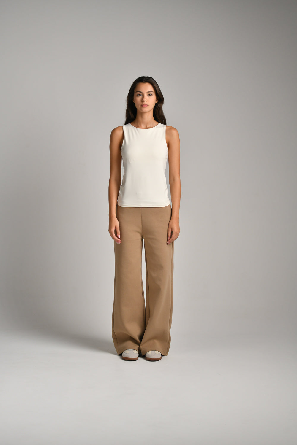 גופייה מבד אלסטי לנשים