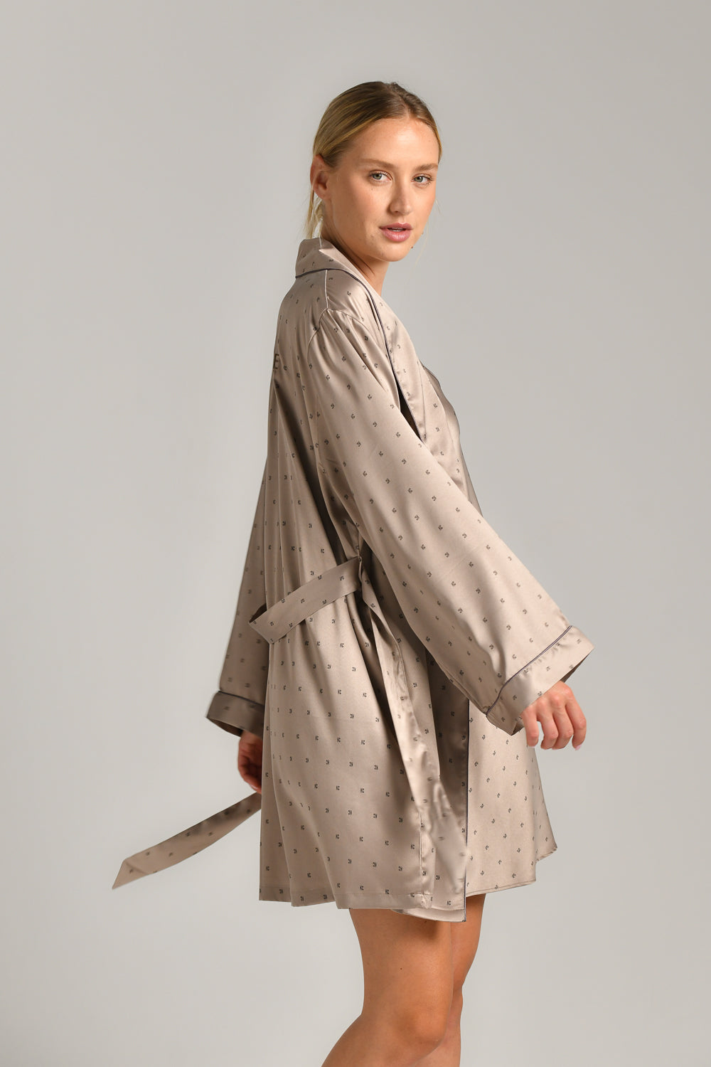 חלוק בית לנשים