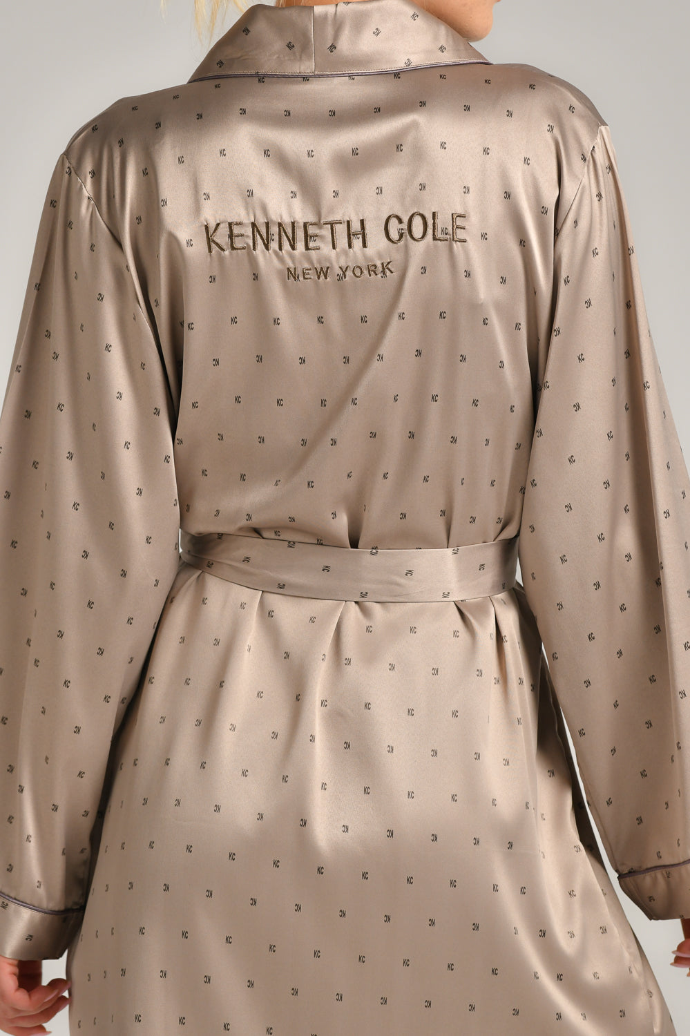 חלוק בית לנשים