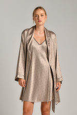 חלוק בית לנשים