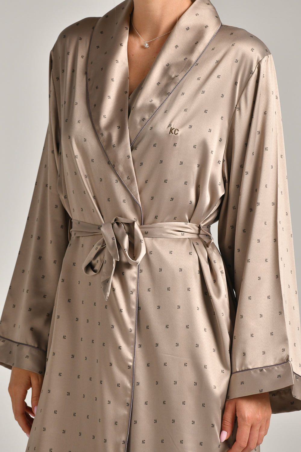 חלוק בית לנשים