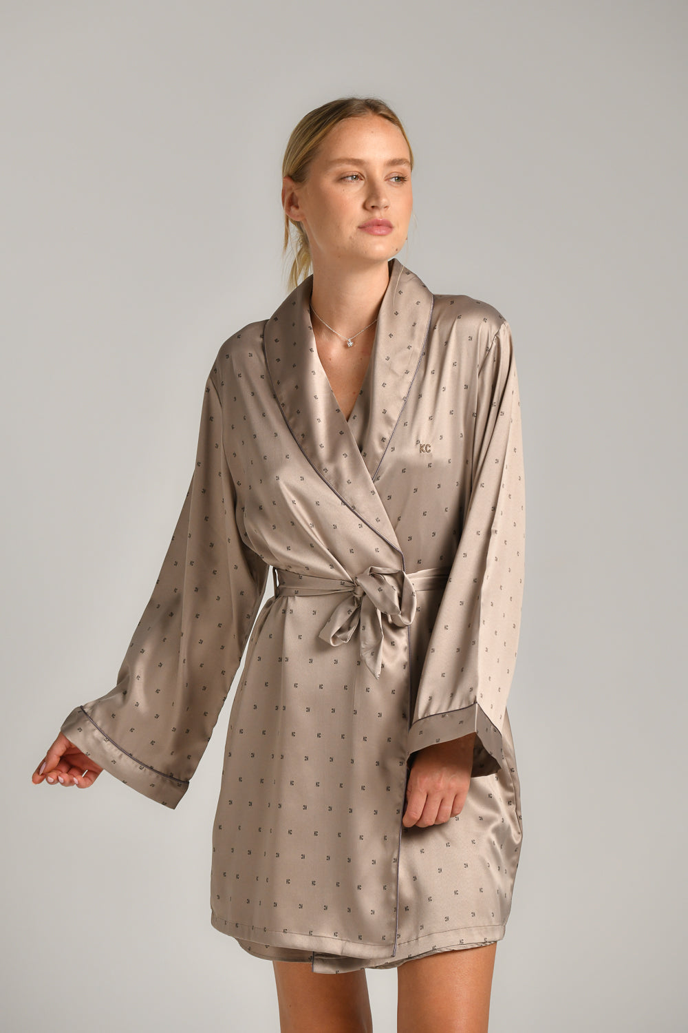 חלוק בית לנשים