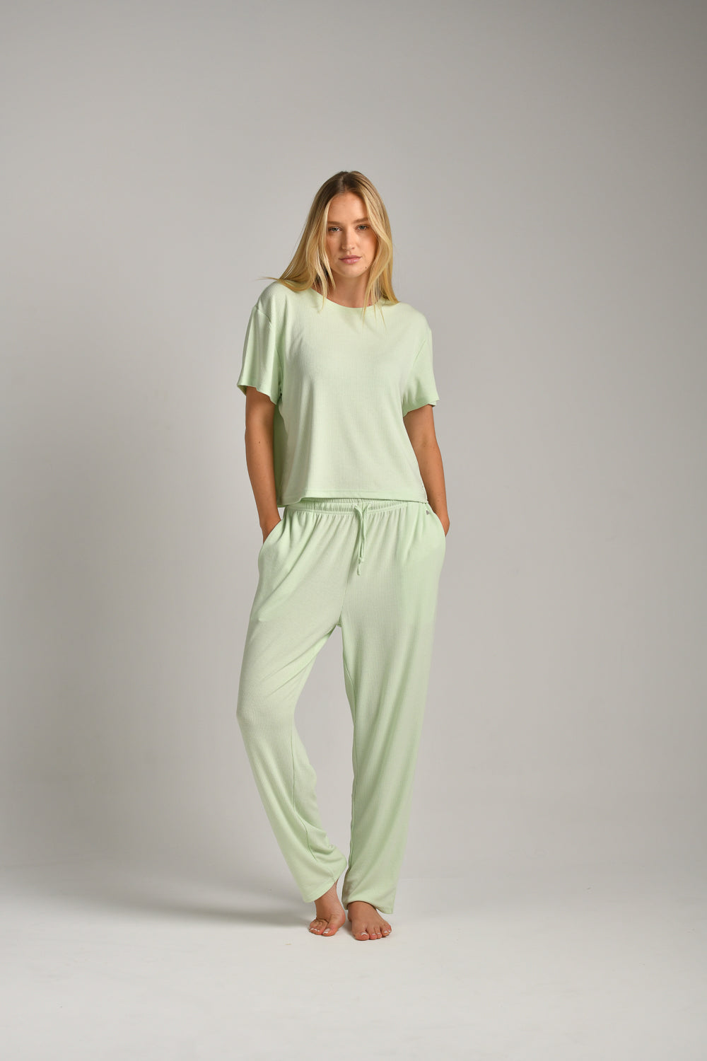 חולצת קרופ טופ סופט לנשים 