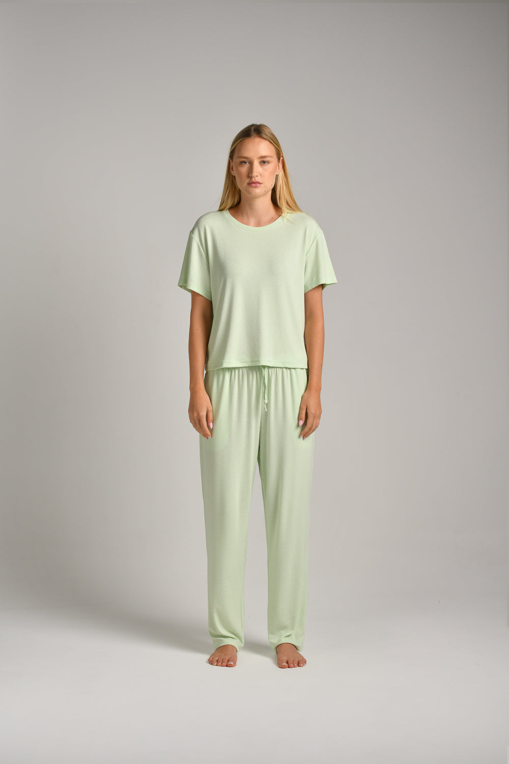 חולצת קרופ טופ סופט לנשים 