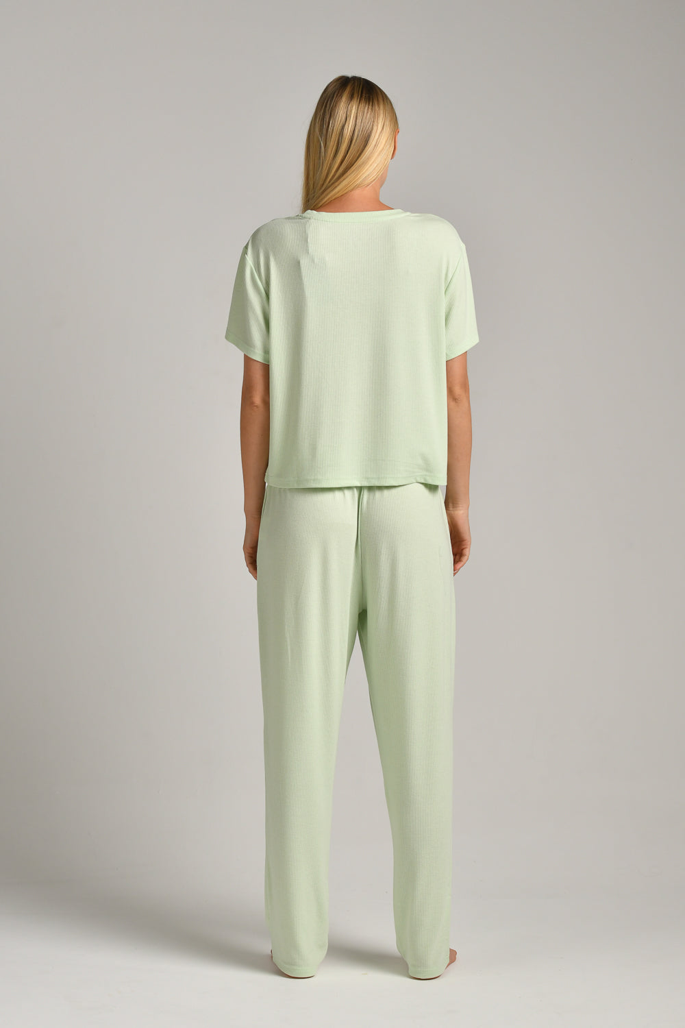 חולצת קרופ טופ סופט לנשים 