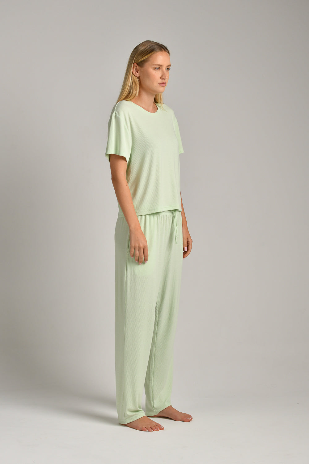 חולצת קרופ טופ סופט לנשים 