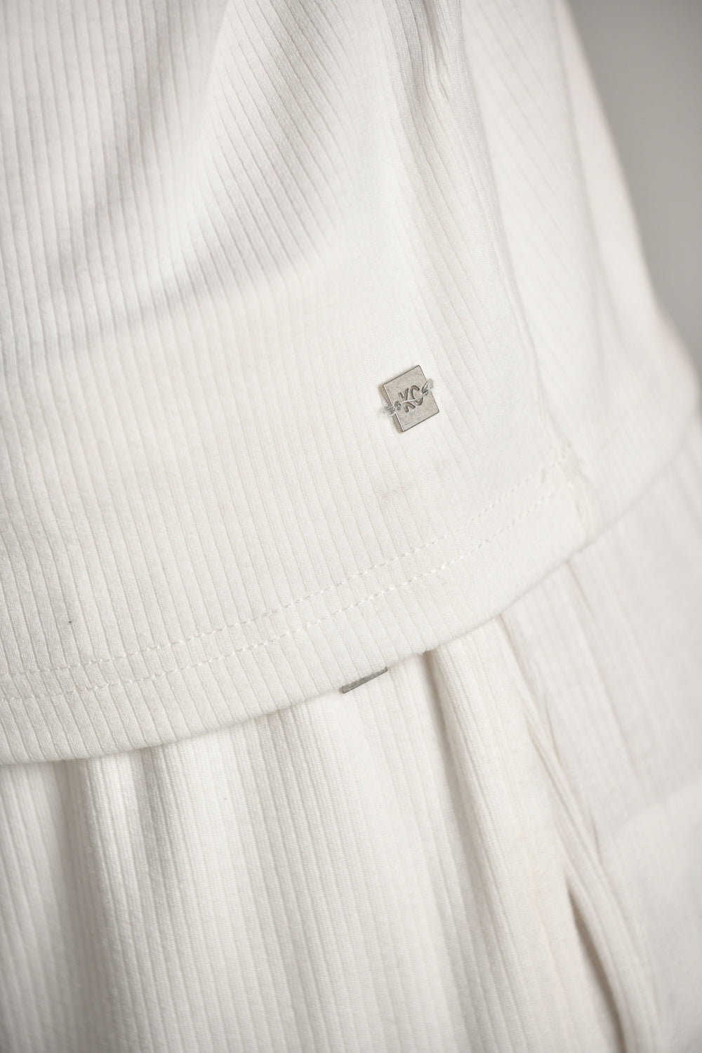 חולצת קרופ טופ סופט לנשים 