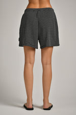 חליפת בויפרנד פסים לנשים