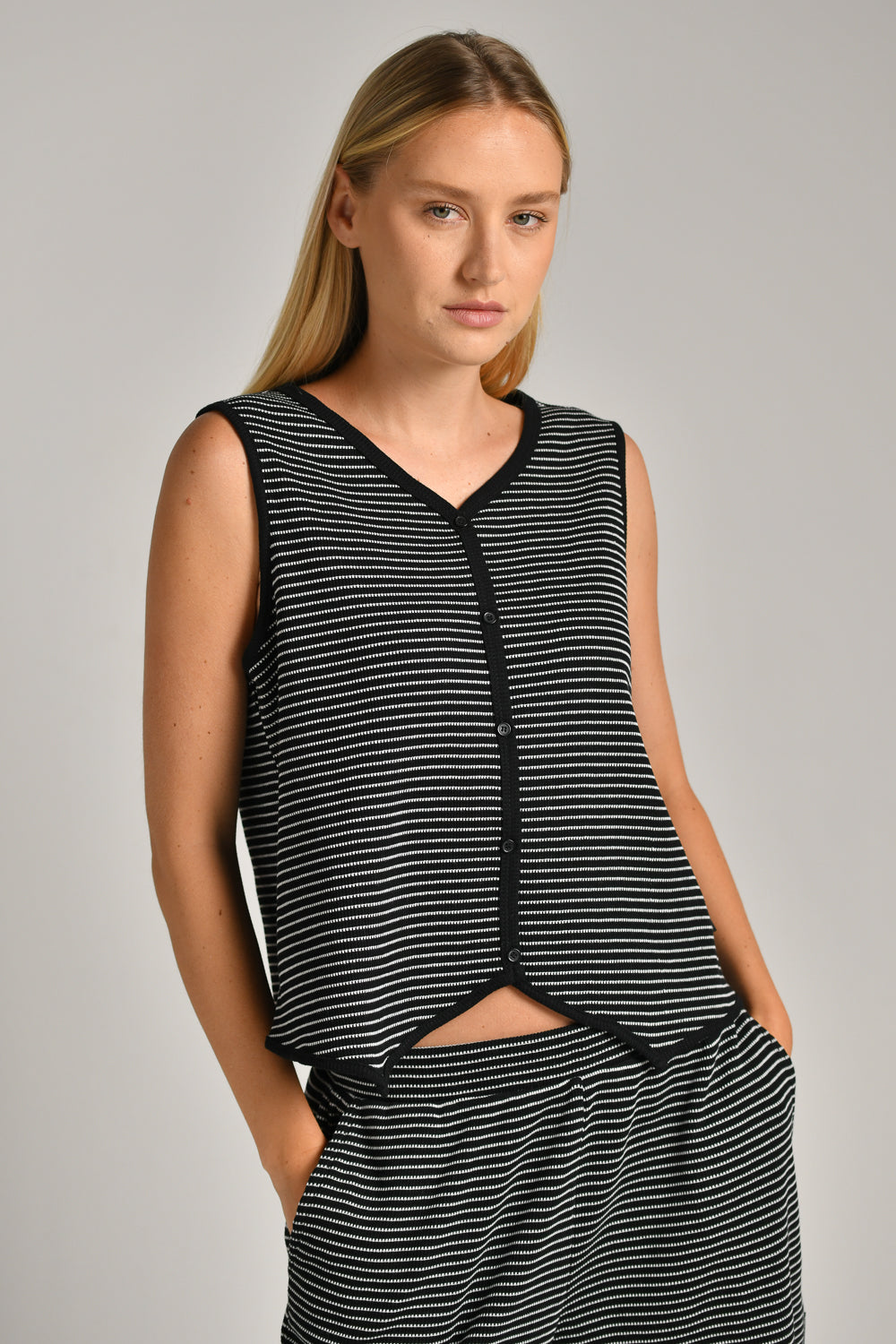 וסט פסים לנשים