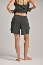 מכנסי שורט פסים