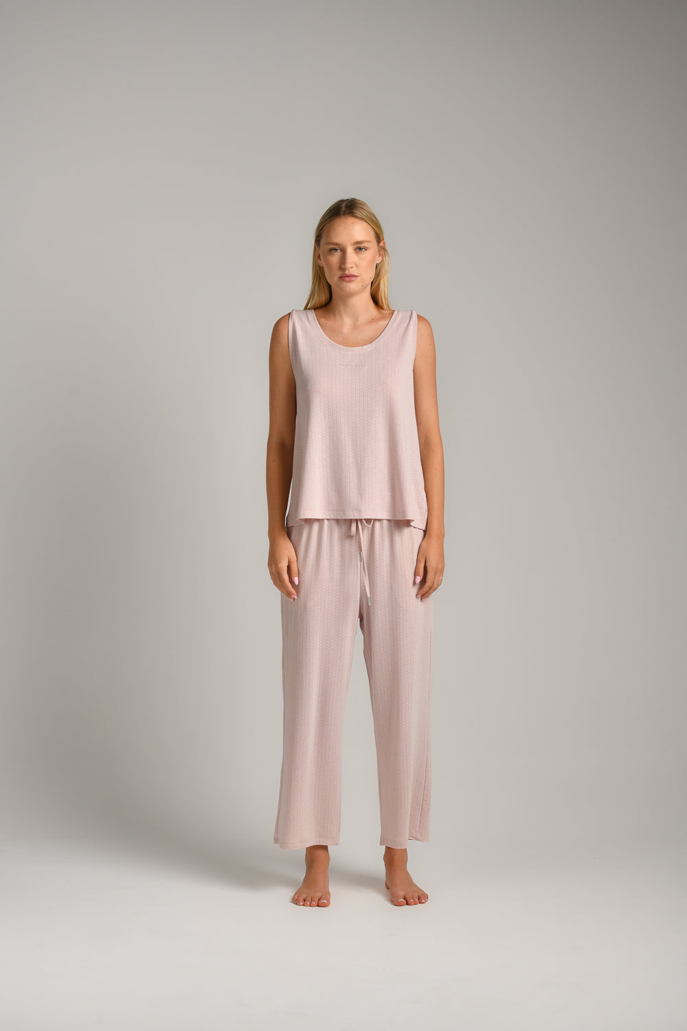 מכנסי בית בגזרה מתרחבת לנשים