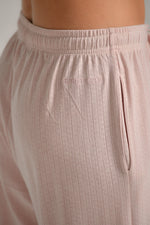 מכנסי בית בגזרה מתרחבת לנשים