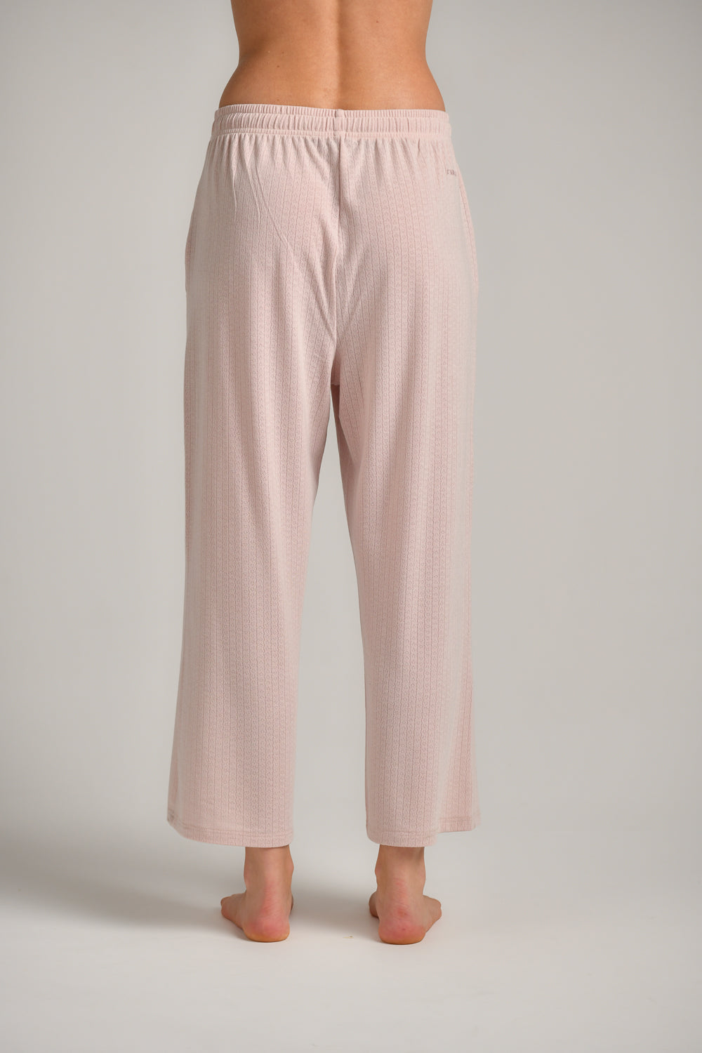 מכנסי בית בגזרה מתרחבת לנשים