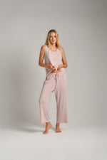 מכנסי בית בגזרה מתרחבת לנשים