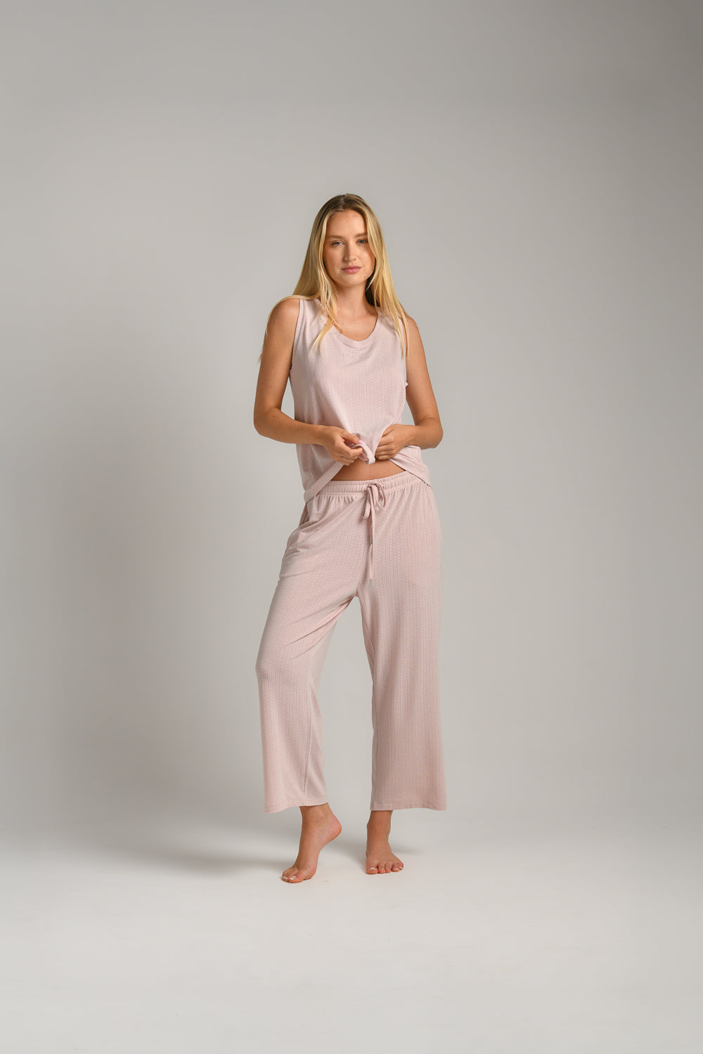 מכנסי בית בגזרה מתרחבת לנשים