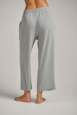 מכנסי בית בגזרה מתרחבת לנשים