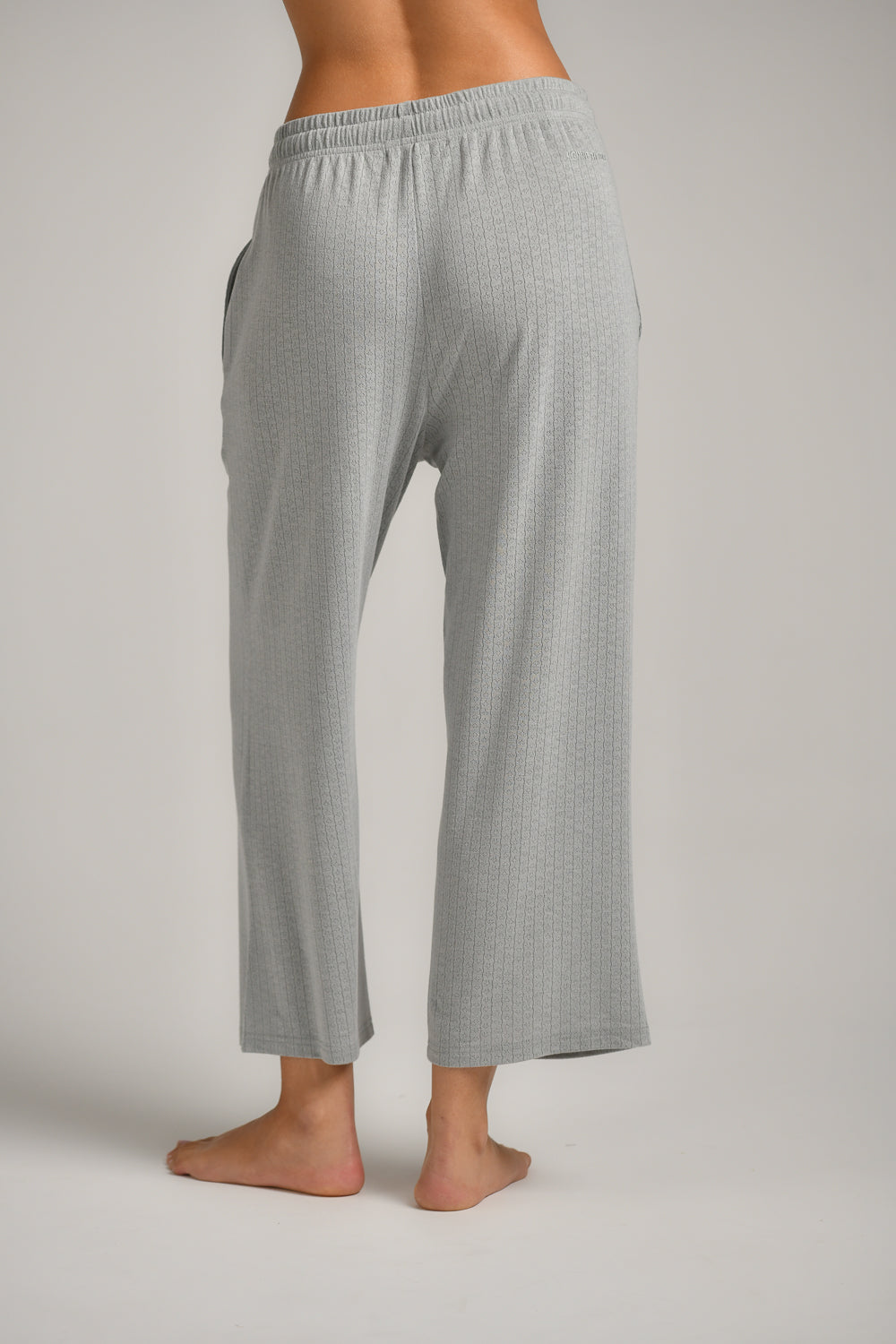 מכנסי בית בגזרה מתרחבת לנשים