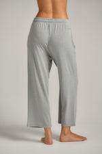 מכנסי בית בגזרה מתרחבת לנשים