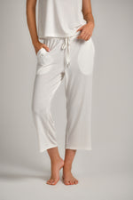 מכנסי בית בגזרה מתרחבת לנשים