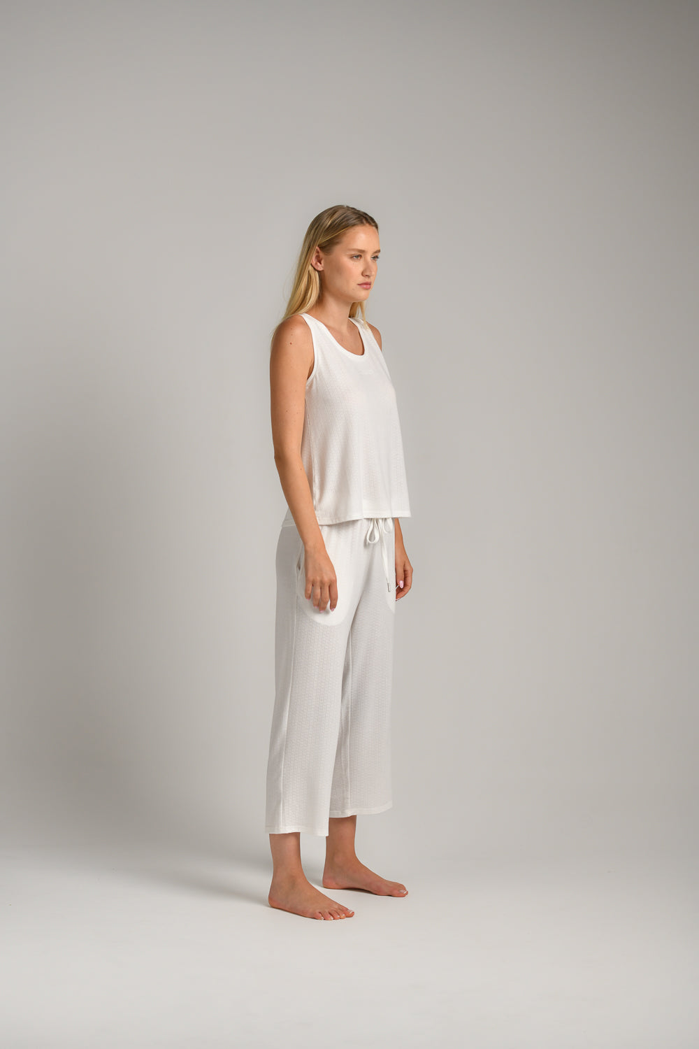 מכנסי בית בגזרה מתרחבת לנשים