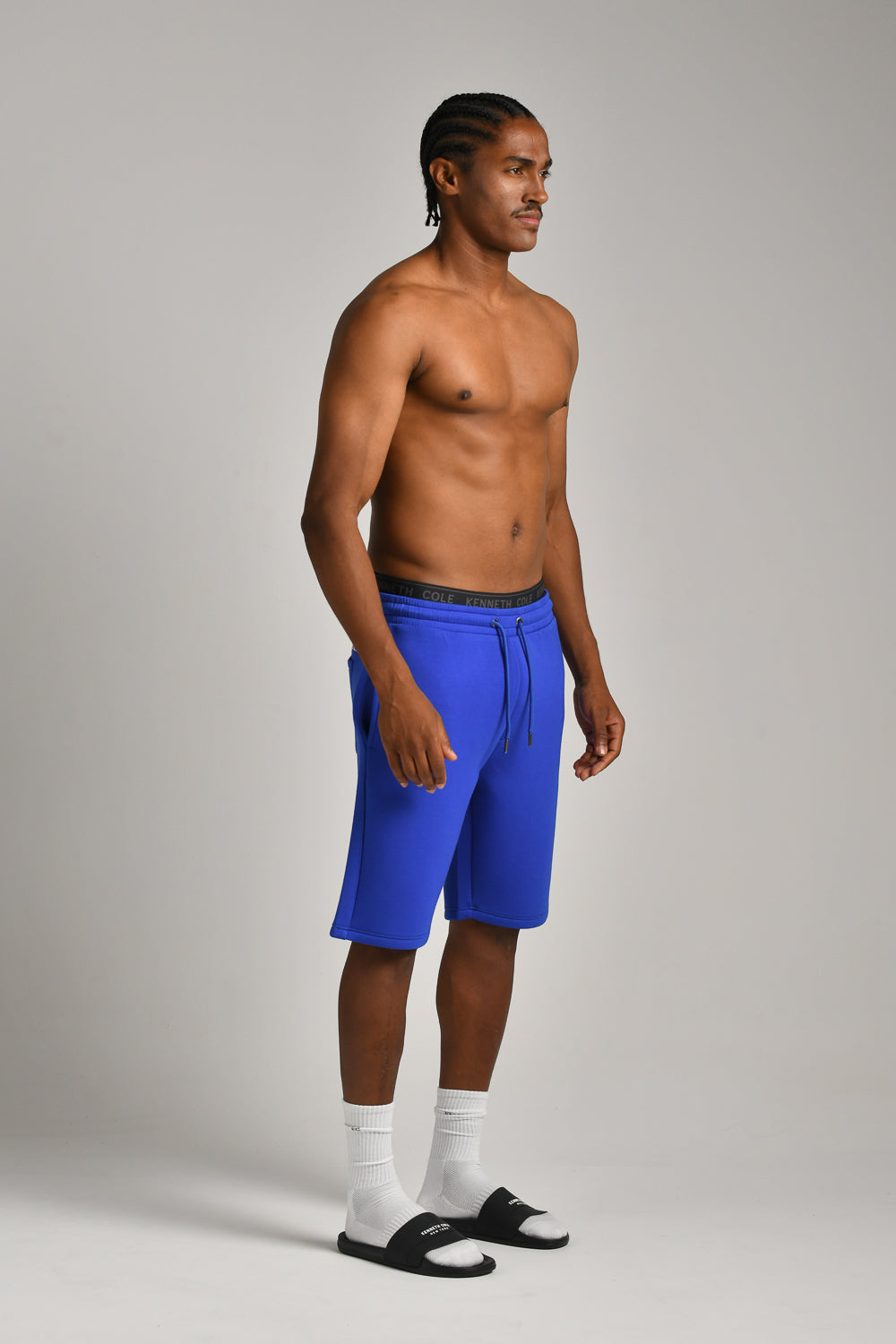 מכנסיים קצרים לגברים